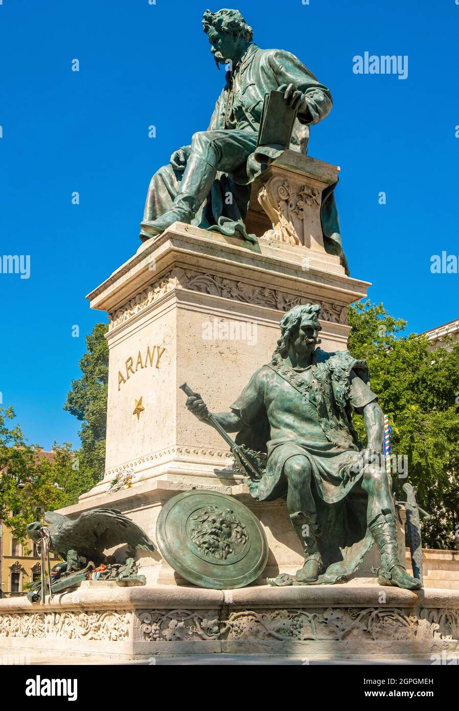 Hongrie, Budapest, classée au patrimoine mondial de l'UNESCO, quartier Pest, Musée national hongrois (Magyar Nemzeti Muzeum), statue d'Arany János, grand poète hongrois du XIXe siècle Banque D'Images