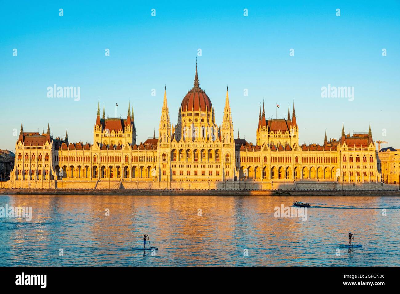 La Hongrie, Budapest, classée au patrimoine mondial par l'UNESCO, le district Pest, le Parlement hongrois sur les rives du Danube Banque D'Images