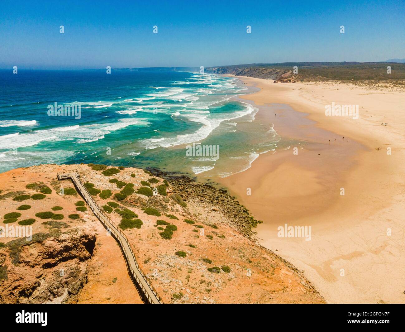 Portugal, Algarve, côte ouest de l'Atlantique, Plage de Praia da Bordeira (vue aérienne) Banque D'Images