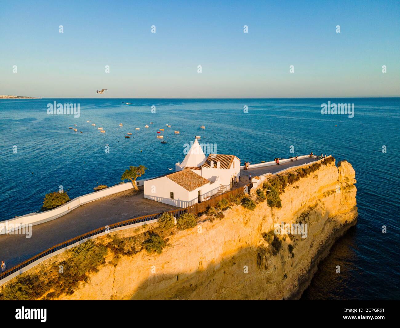 Portugal, Algarve, Porches, Chapelle de Nossa Senhora da Rocha (vue aérienne) Banque D'Images