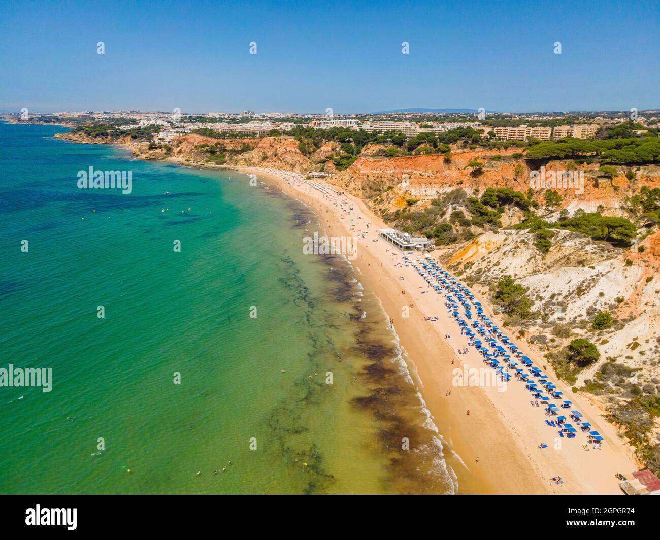 Portugal, Algarve, Albufeira, Praia do Barranco das Belharucas plage (vue aérienne Photo Stock