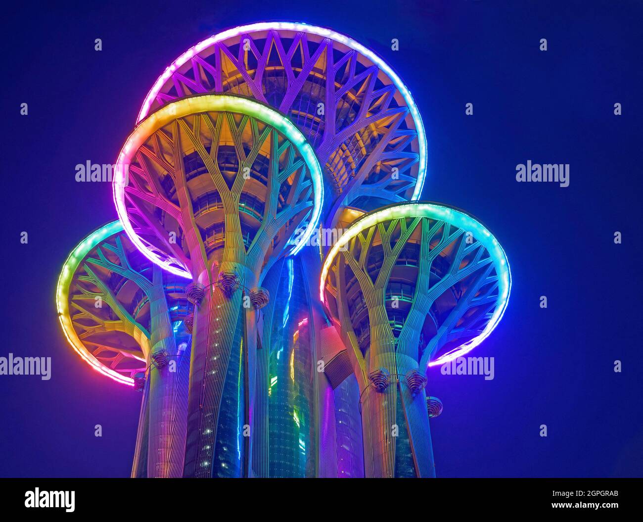 Chine, Beijing, Parc olympique, tour de 258 mètres de haut, symbolise les anneaux olympiques Banque D'Images