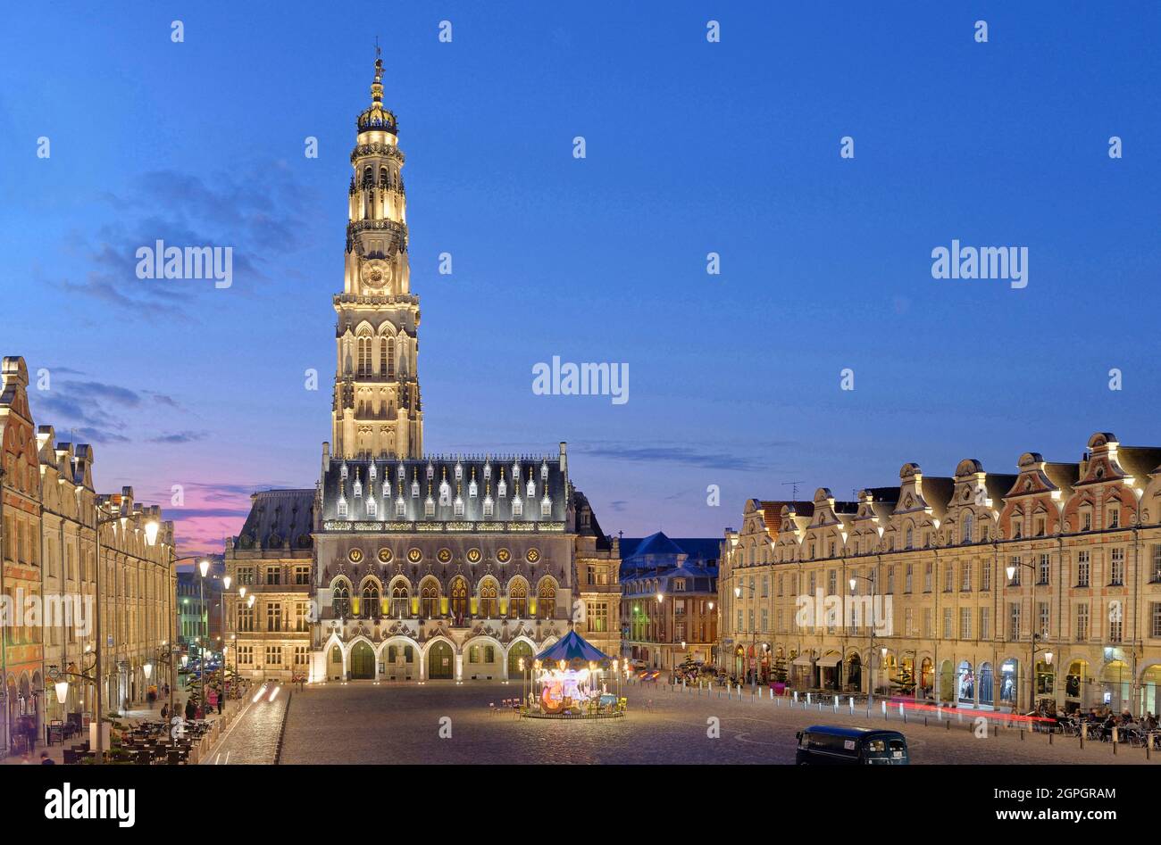 La France, Pas de Calais, Arras, place des Héros (Hősök tere) et l'hôtel de ville classée au Patrimoine Mondial de l'UNESCO Banque D'Images