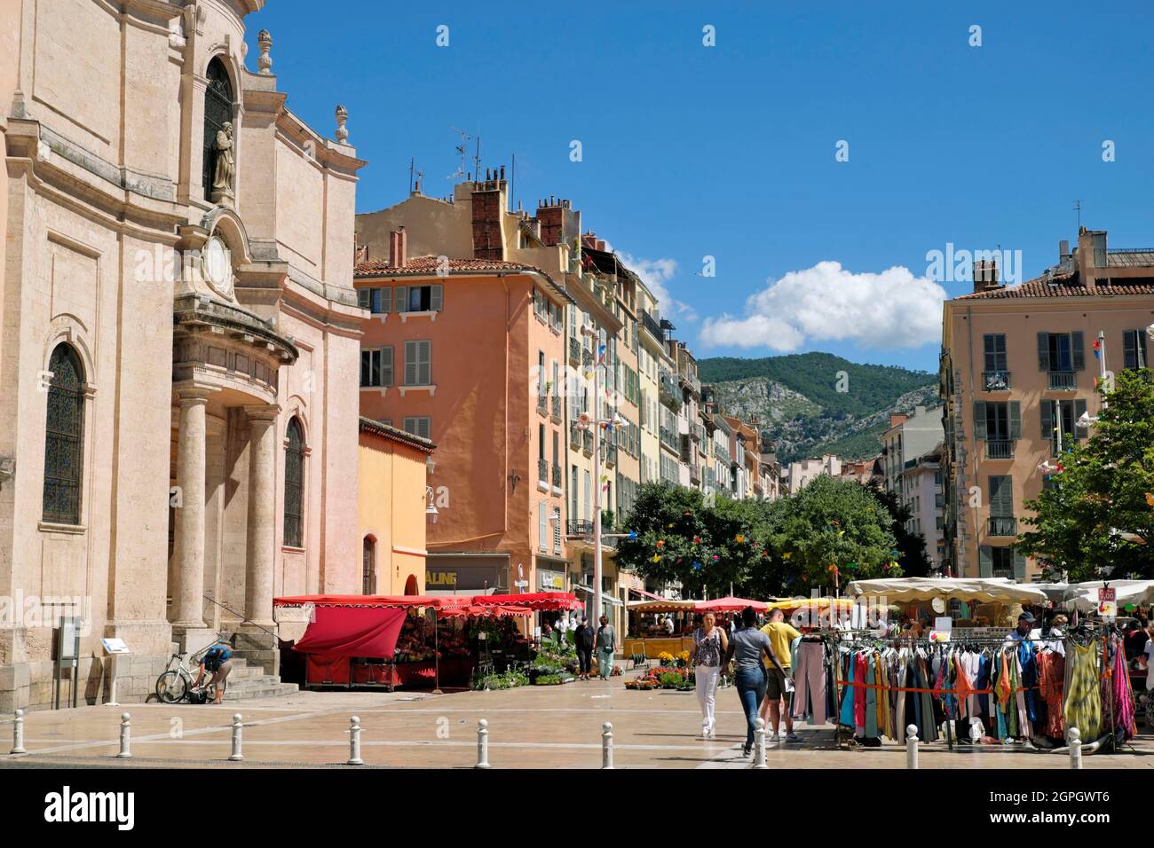 France, Var, Toulon, cours Lafayette, devant l'église Saint François de Paule, le marché Banque D'Images