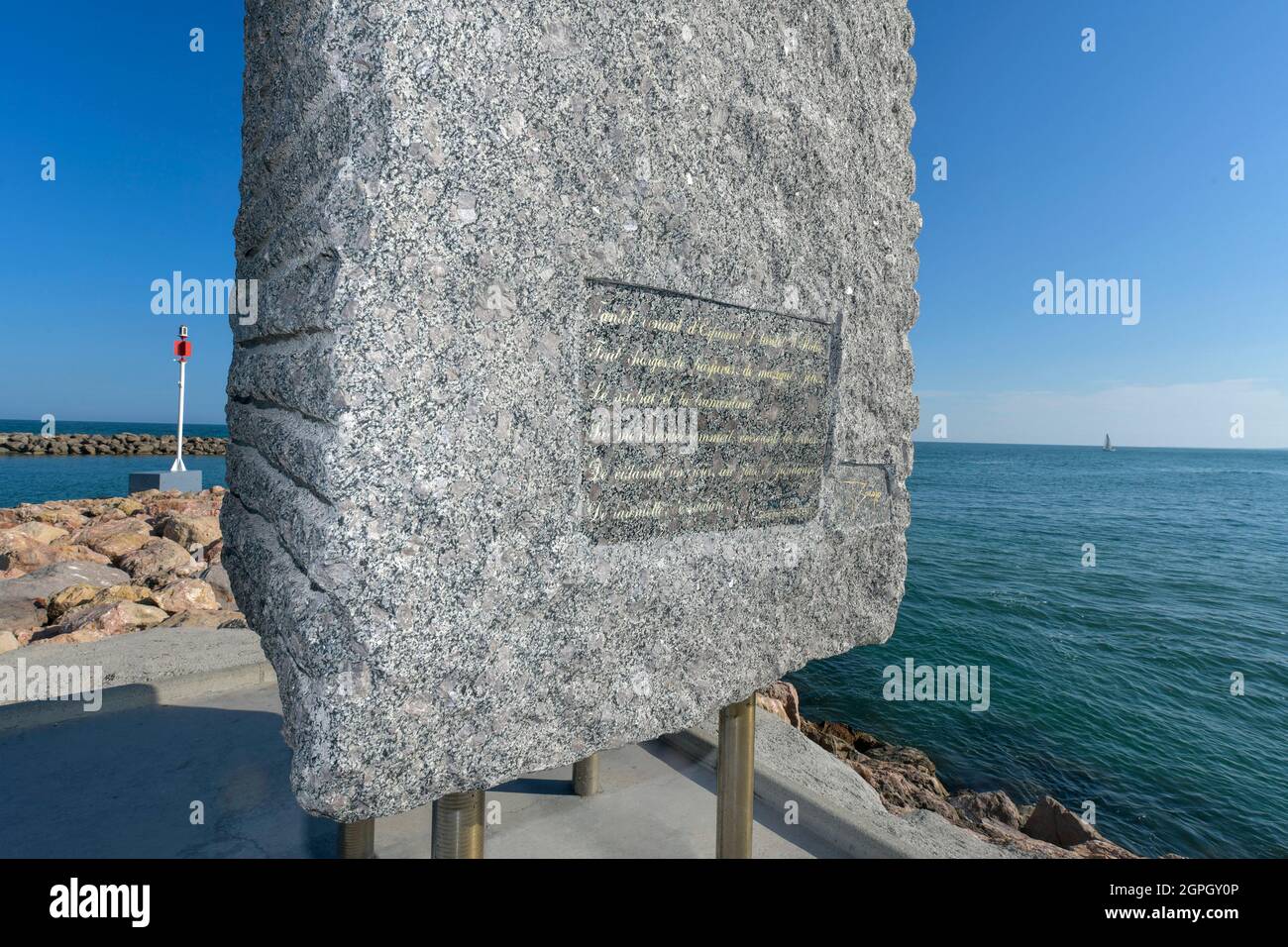 France Herault Sete Promenade Louis Perrette Brassens Route Monument En Granit Grave D Une Citation De La Supplique Photo Stock Alamy