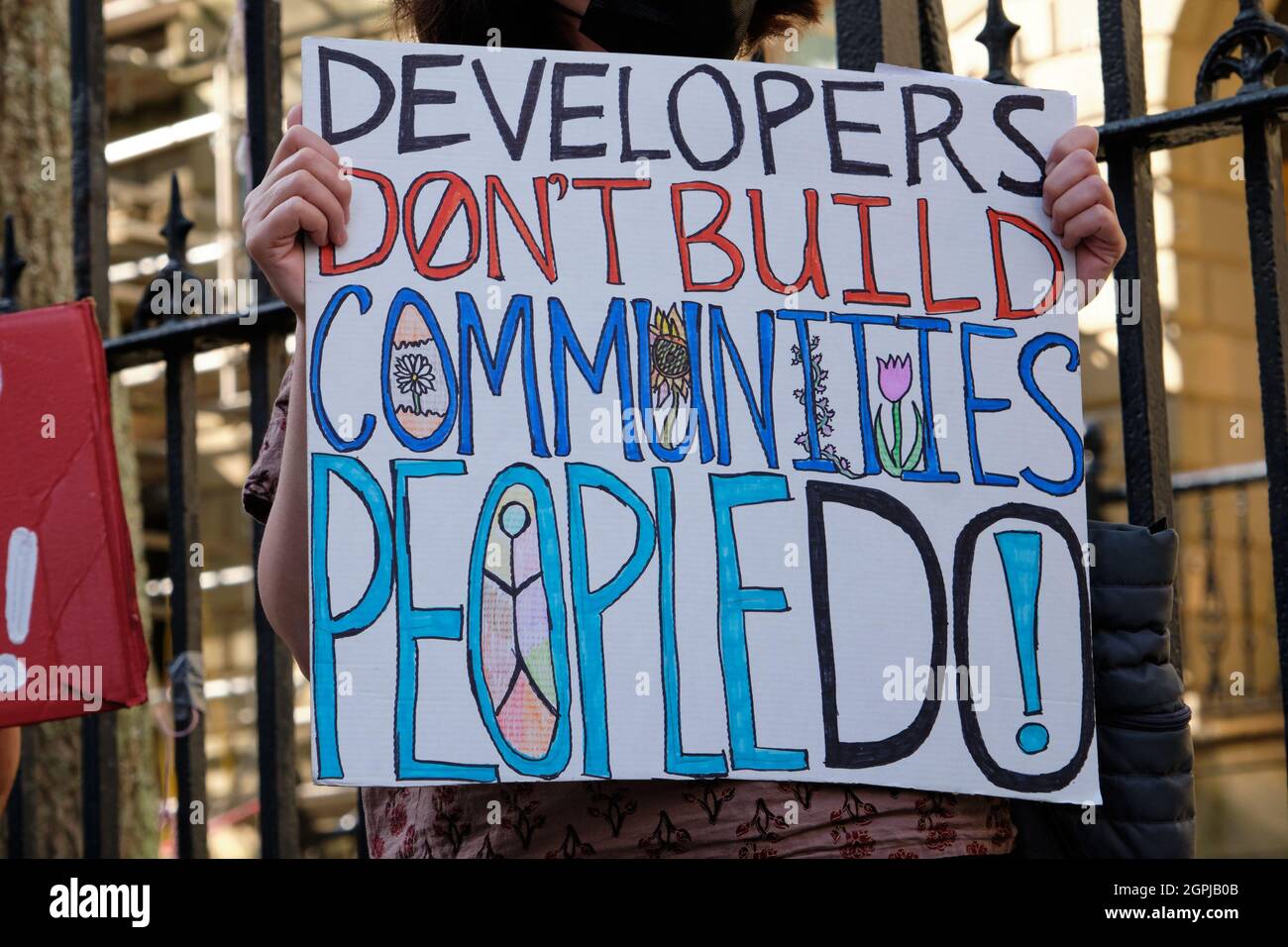 Halifax, Canada. . Rassemblement pour exiger le contrôle provincial des loyers à mesure que la crise du logement augmente en Nouvelle-Écosse. Signe contre les grands promoteurs immobiliers Banque D'Images