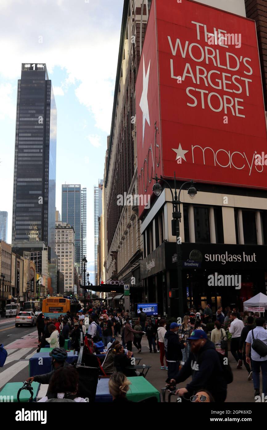 29 septembre 2021, New York City, New York, États-Unis : Amazon.com, Inc.  Le conglomérat multinational américain a tenté de mettre la pression sur le  magasin Macy's Department de New York, le plus