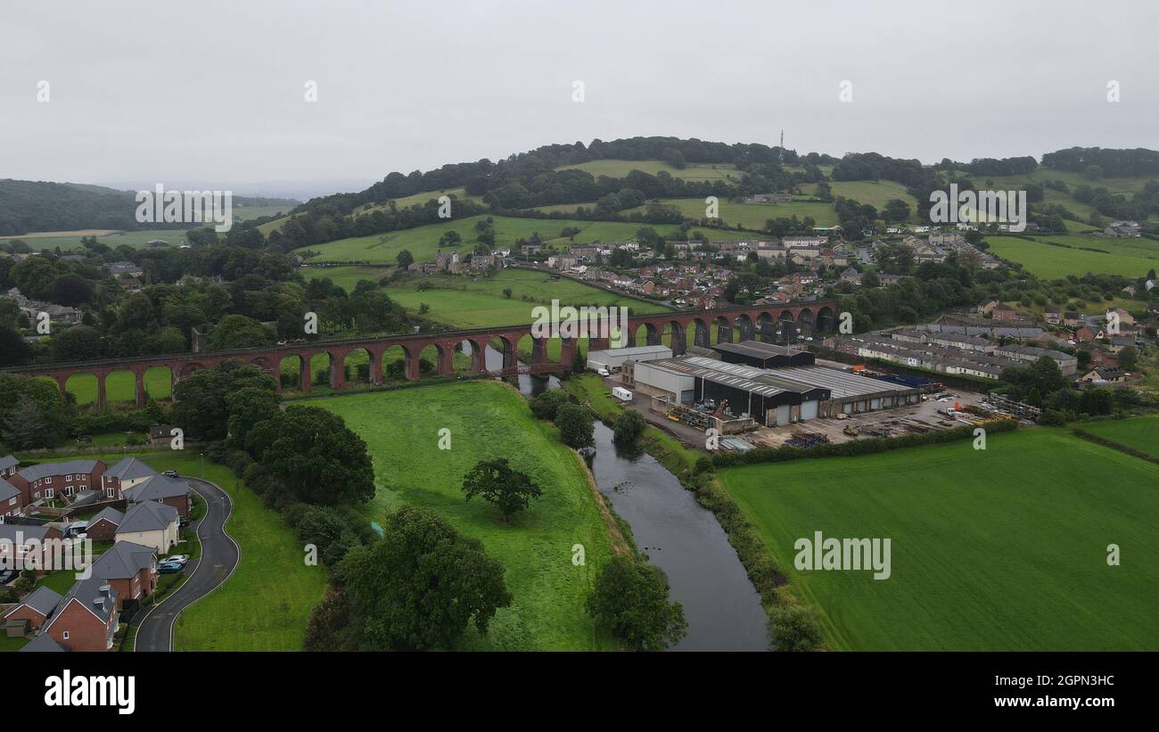 Ribble Valley, viaduc ancien chemin de fer victorien Viaduct connu sous le nom de Whalley Arches, Lancashire Angleterre image aérienne Banque D'Images