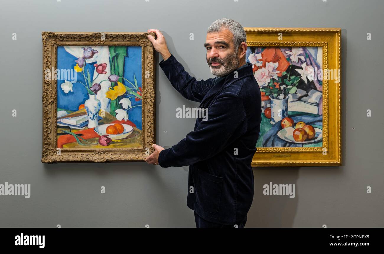 The Scottish Gallery, Edinburgh, Scotland, UK, Nouvelle exposition : célèbre le 150e anniversaire de Samuel John Paploe (1871-1935) à la Scottish Gallery d'Édimbourg avec une collection de peintures. L’exposition présente les plus grandes œuvres de Pploe. L’artiste fut l’un des premiers peintres modernistes écossais connus sous le nom de coloristes écossais. Photo : Guy Paploe, directeur de la Scottish Gallery, petit-fils de l’artiste Banque D'Images