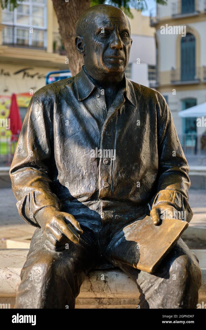 Statue de Pablo Picasso par le sculpteur Francisco Lopez Hernandez, Plaza de la Merced, Malaga, Espagne. Banque D'Images