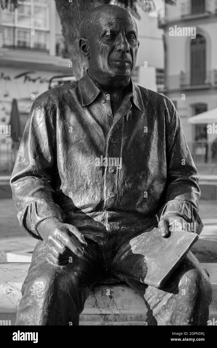 Statue de Pablo Picasso par le sculpteur Francisco Lopez Hernandez, Plaza de la Merced, Malaga, Espagne. Banque D'Images