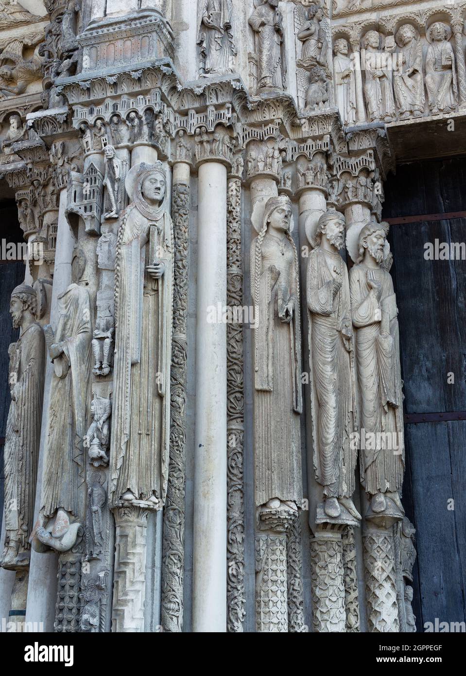 Statues colonnes de l'ébraement de la gauche du portail Royal Banque D'Images