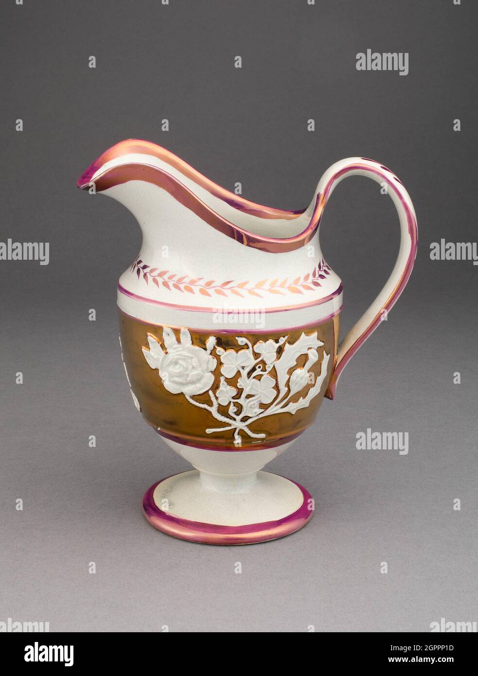 Creamer avec des symboles de l'Angleterre, de l'Irlande et de l'Écosse, Staffordshire, c. 1830. Banque D'Images