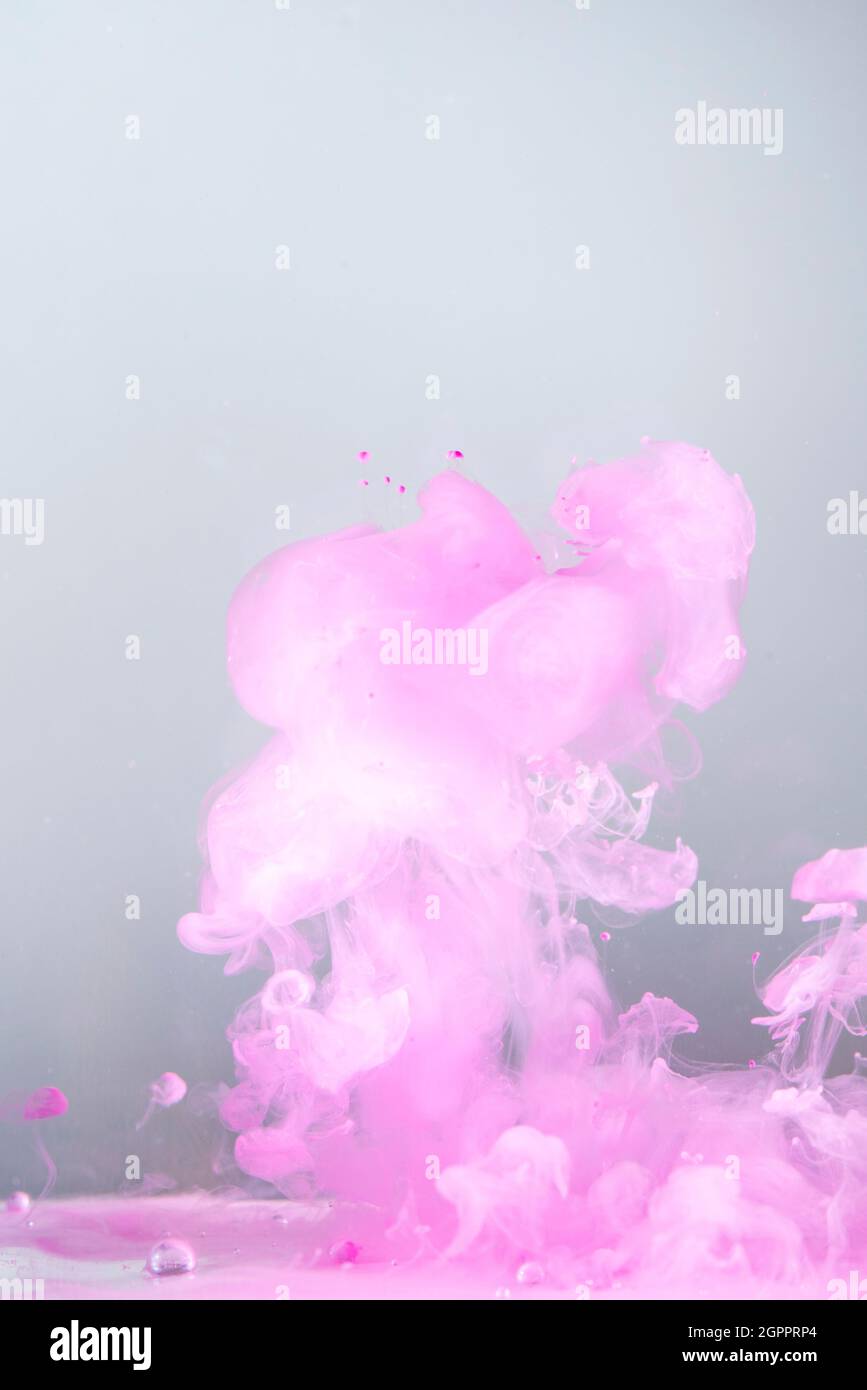 Formes colorées et flux dans le liquide Banque D'Images
