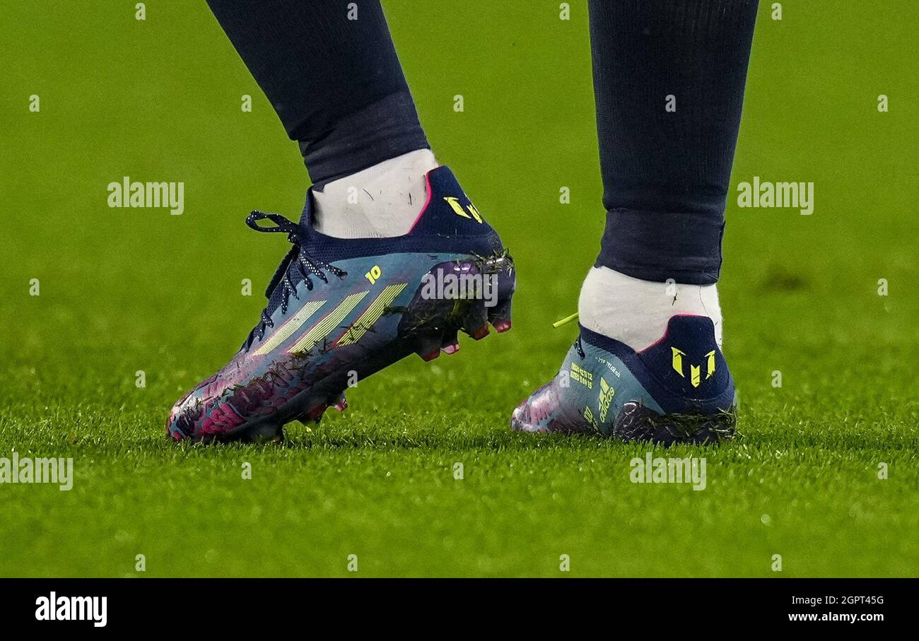 Paris, France. 28 septembre 2021. Les chaussures de football Adidas  personnalisées de Lionel Messi du PSG lors du match de l'UEFA Champions  League entre Paris Saint Germain et Manchester City au Parc