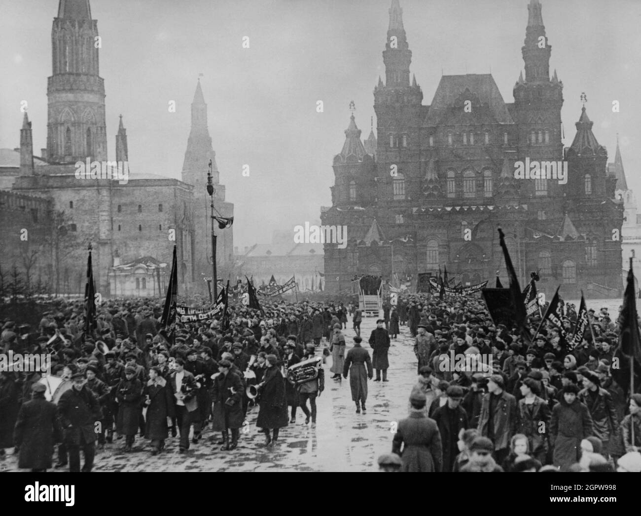 Célébrations à l'occasion du 8e anniversaire de la révolution d'octobre à Moscou, 1925. Trouvé dans la Collection du Musée d'Etat de la Révolution, Moscou. Banque D'Images