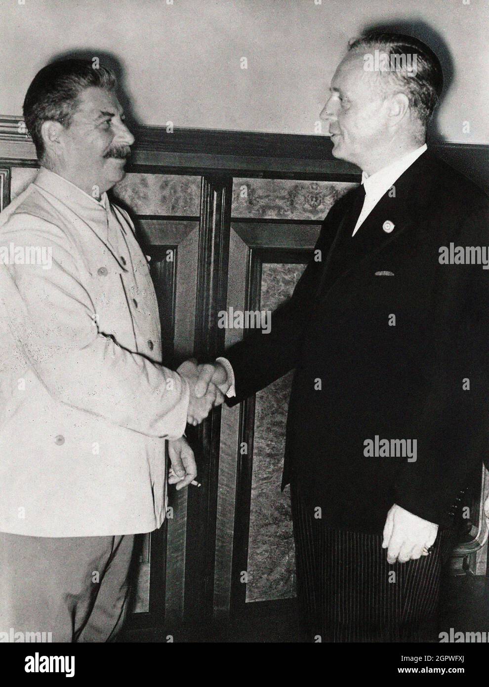 Joseph Staline et Joachim von Ribbertrop, 23 août 1939, 1939. Collection privée. Banque D'Images