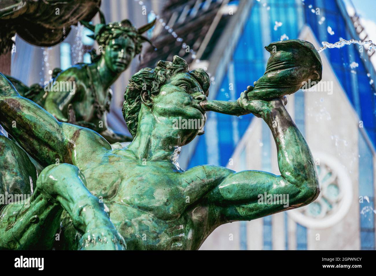 Détail de la plus grande et la plus magnifique fontaine de Leipzig (en allemand: Mendebrunnen) avec 'Triton' (Jacob Ungerer, 1840-1920) Banque D'Images
