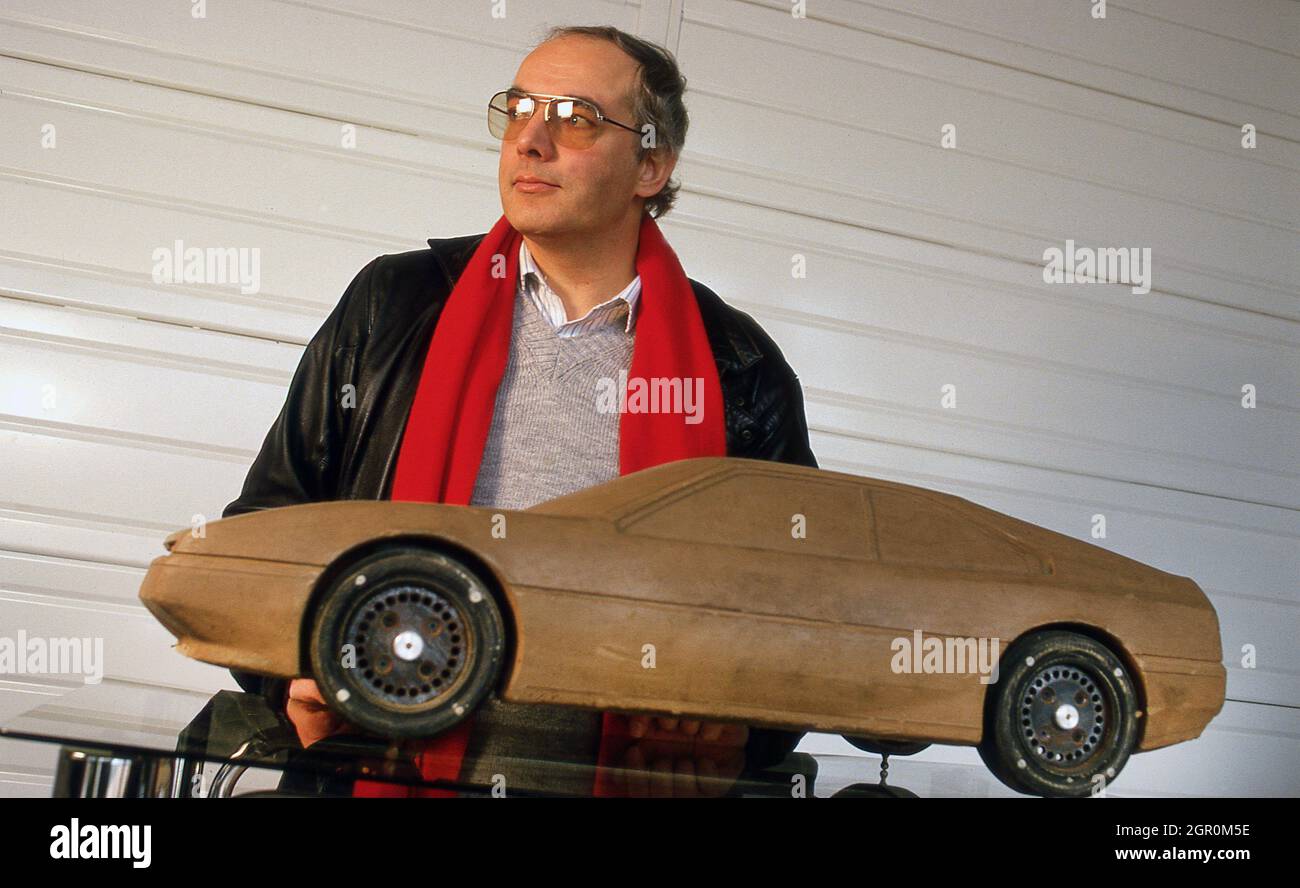 Gerard Godfroy designer de la voiture de sport française MVS Venturi à l'usine de Coueron pays de Loire France 1988 Banque D'Images