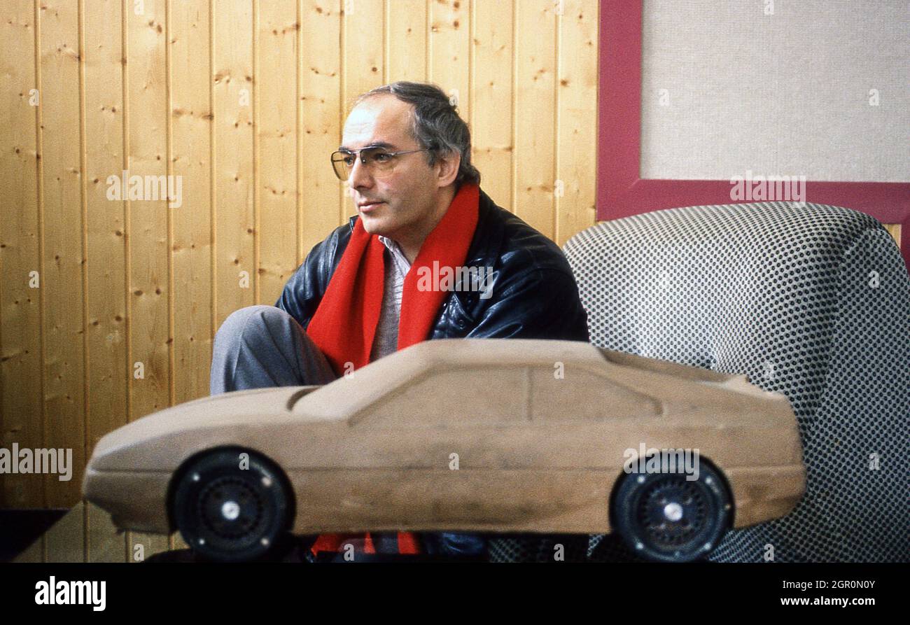 Gerard Godfroy designer de la voiture de sport française MVS Venturi à l'usine de Coueron pays de Loire France 1988 Banque D'Images