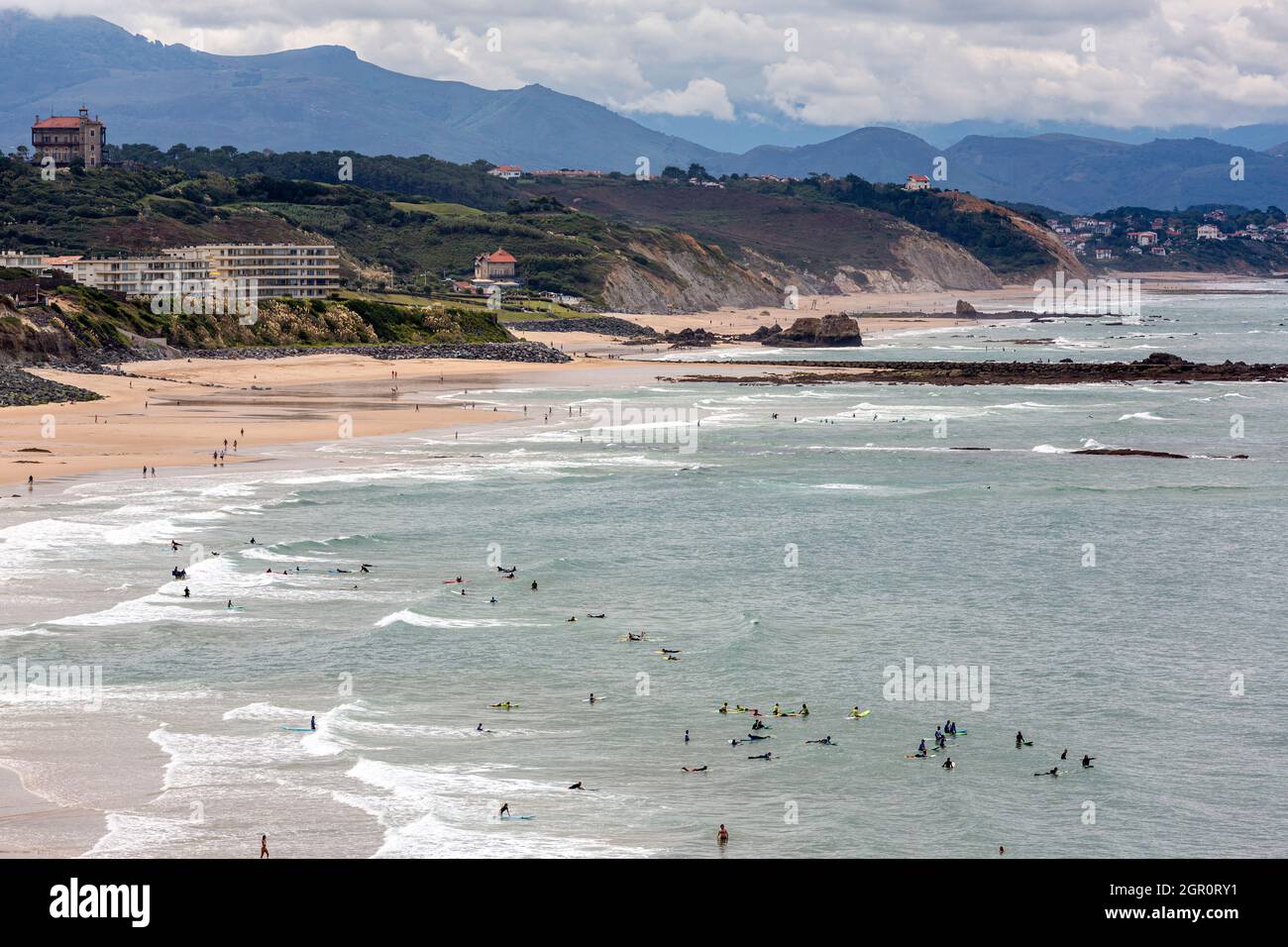 Surfeurs sur la plage Côte des Basques.Biarritz, Pyrénées-Atlantiques, France Banque D'Images