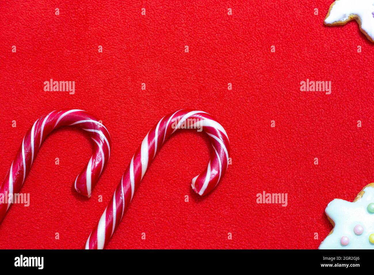 Noël tissu rouge vif fond and.candy succes succion succion sucettes avec espace de copie Banque D'Images