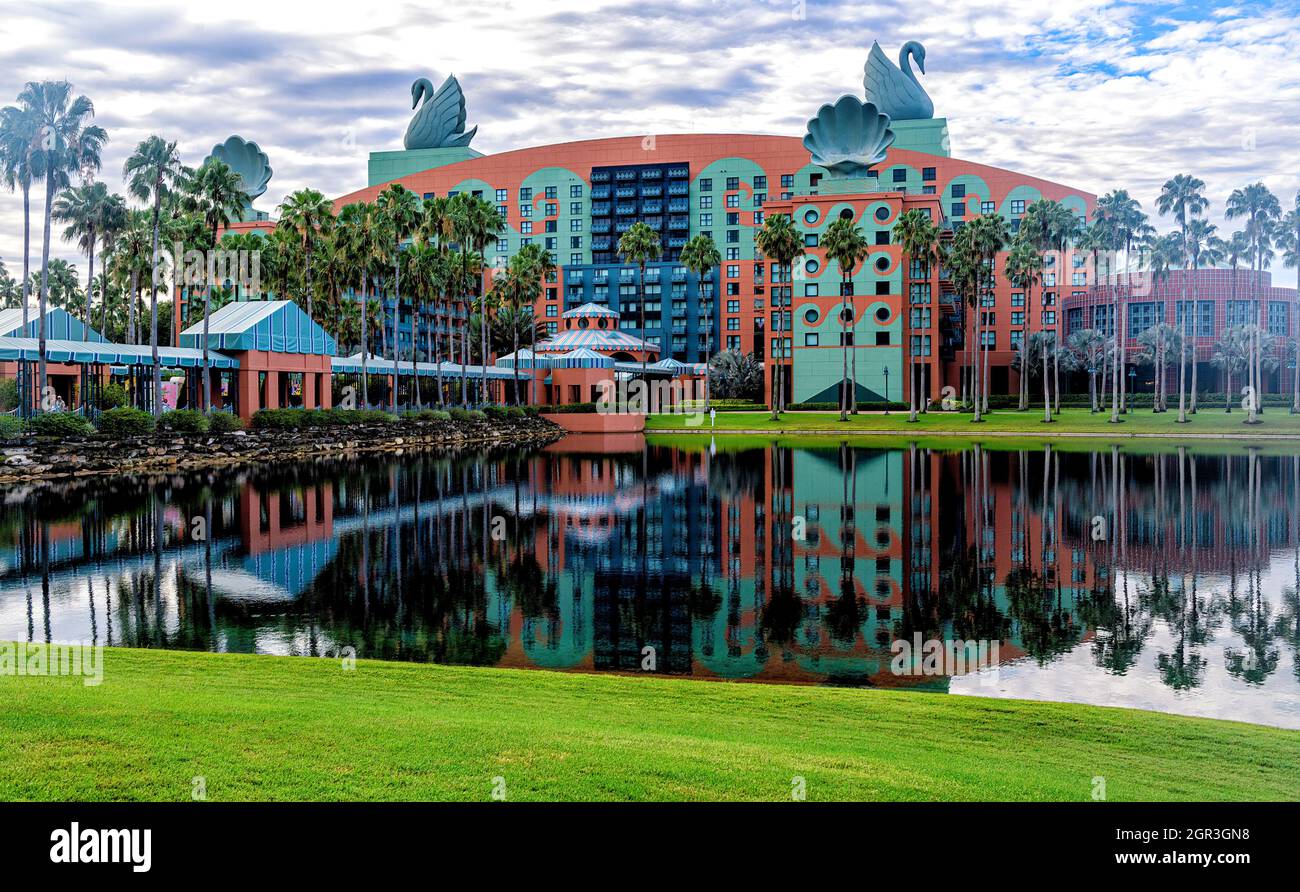 Brume matinale au Walt Disney World Swan Resort Banque D'Images