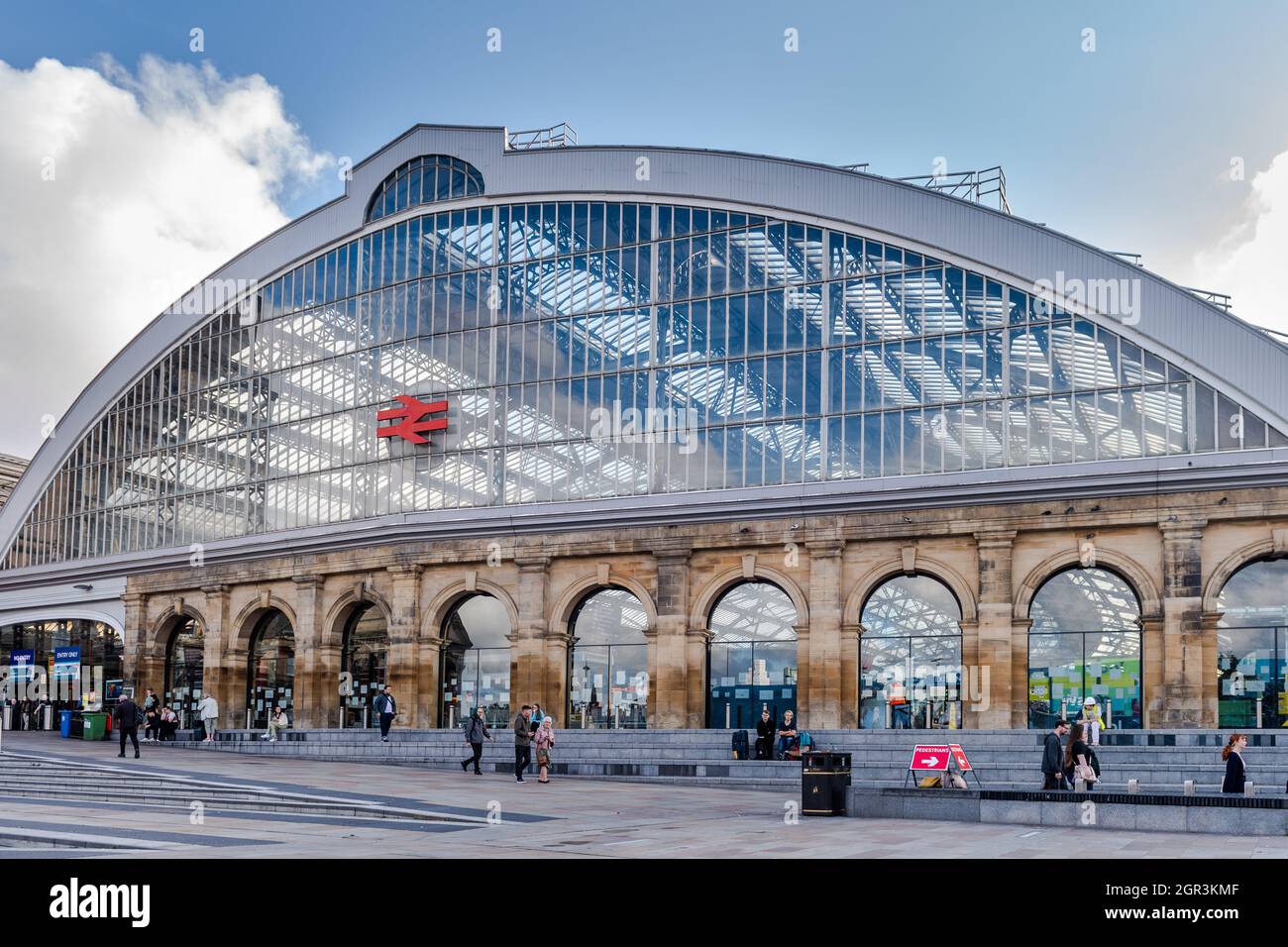 Extérieur de la gare de Liverpool Lime Street, Liverpool, Merseyside, Royaume-Uni. Banque D'Images