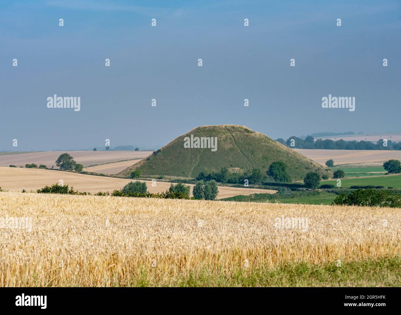 Célèbre monument ancien dans la campagne du sud-ouest de l'Angleterre, un préhistorique, homme fait la promenade à la craie, le plus haut en Europe. Banque D'Images