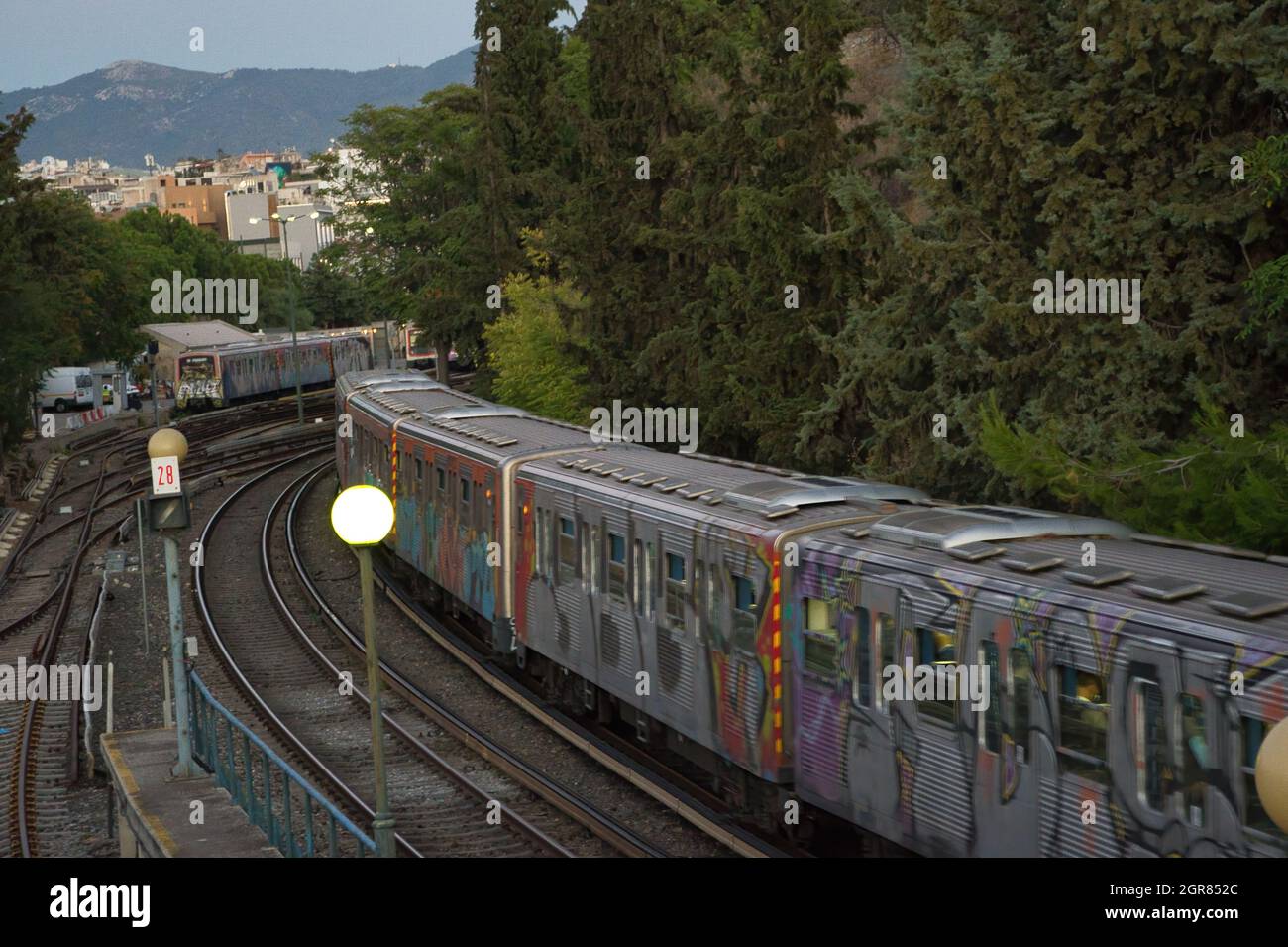 Le Pirée - chemin de fer urbain de Kifissia, connu sous le nom d'« électrique ».Thissio.Station de métro Thisseio à Athènes Banque D'Images