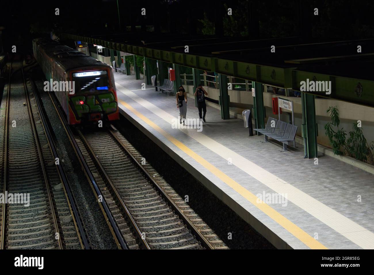 Le Pirée - chemin de fer urbain de Kifissia, connu sous le nom d'« électrique ».Thissio.Station de métro Thisseio à Athènes Banque D'Images