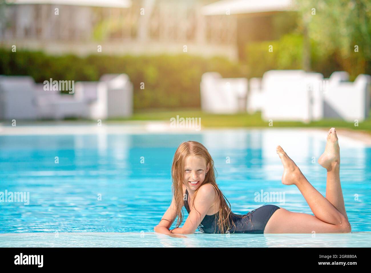 fille de 15 ans en bikini