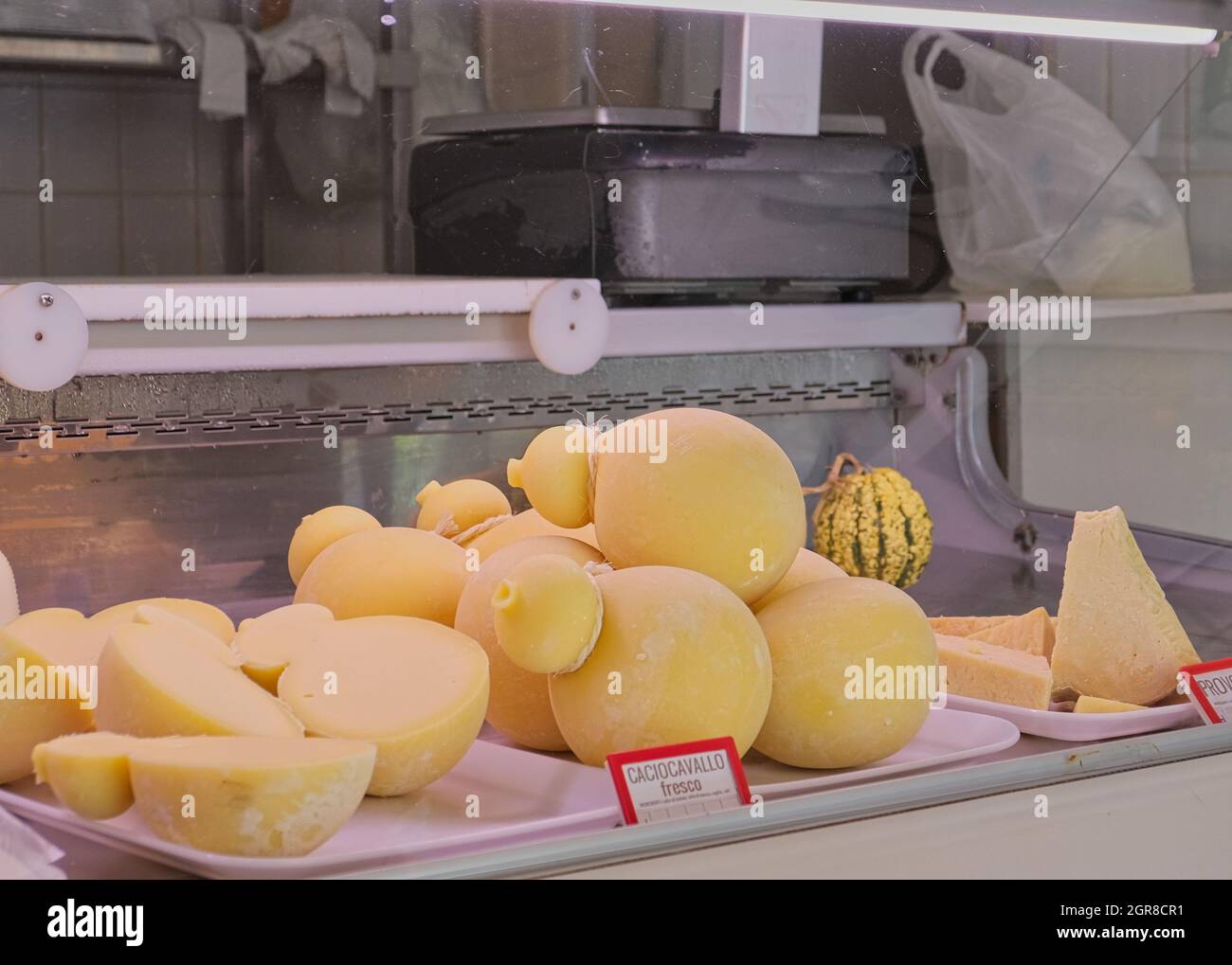 comptoir avec fromage frais en italie Banque D'Images