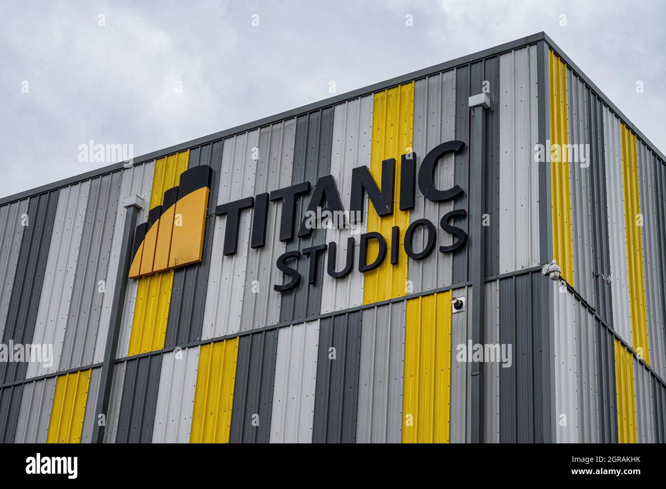 Belfast, N.Ireland- 4 sept. 2021: Le panneau pour le Titanic Studius à belfast docks. Banque D'Images