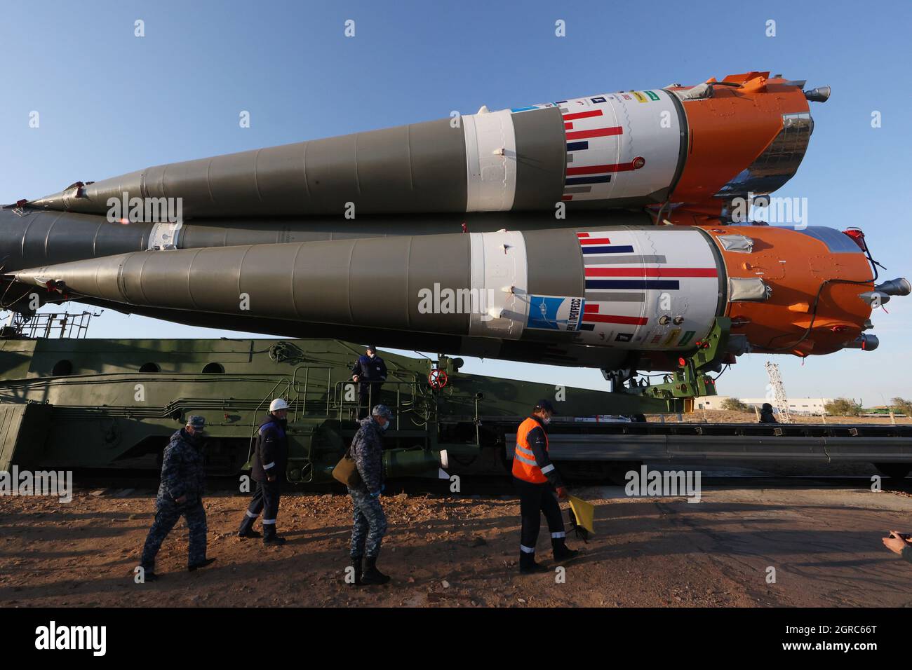 Kazakhstan 1er Octobre 21 Une Fusee Soyouz 2 1a Est Transportee Jusqu Au Plateau De Lancement Du Cosmodrome De Baikonour Pour La Mission Soyouz Ms 19 L Equipage De La Mission Qui Comprend Le Cosmonaute