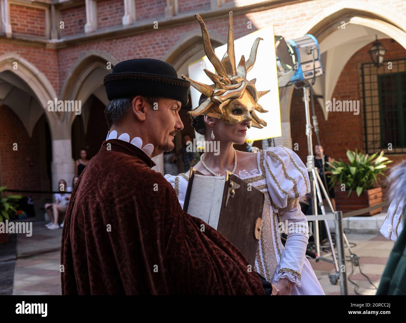 Cracovie, Pologne - 29 juillet 2021: Représentation - Harmonia Mundi interprétée par Cracovie Danza Ballet dans la cour du Collegium Maius de Jagiell Banque D'Images