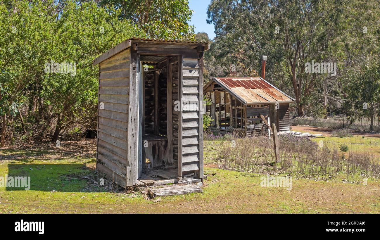 Une ancienne cabine de coupe de bois située près de Donnelly River Village en Australie occidentale. Banque D'Images