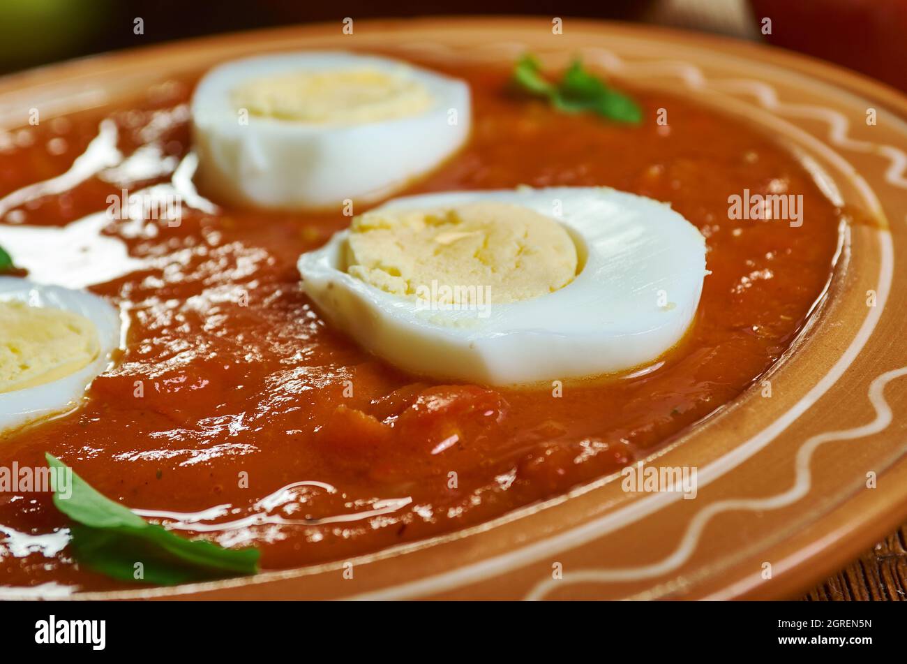 Asadillo manchego - salade de tomates et de poivrons rouges rôtis espagnols Banque D'Images