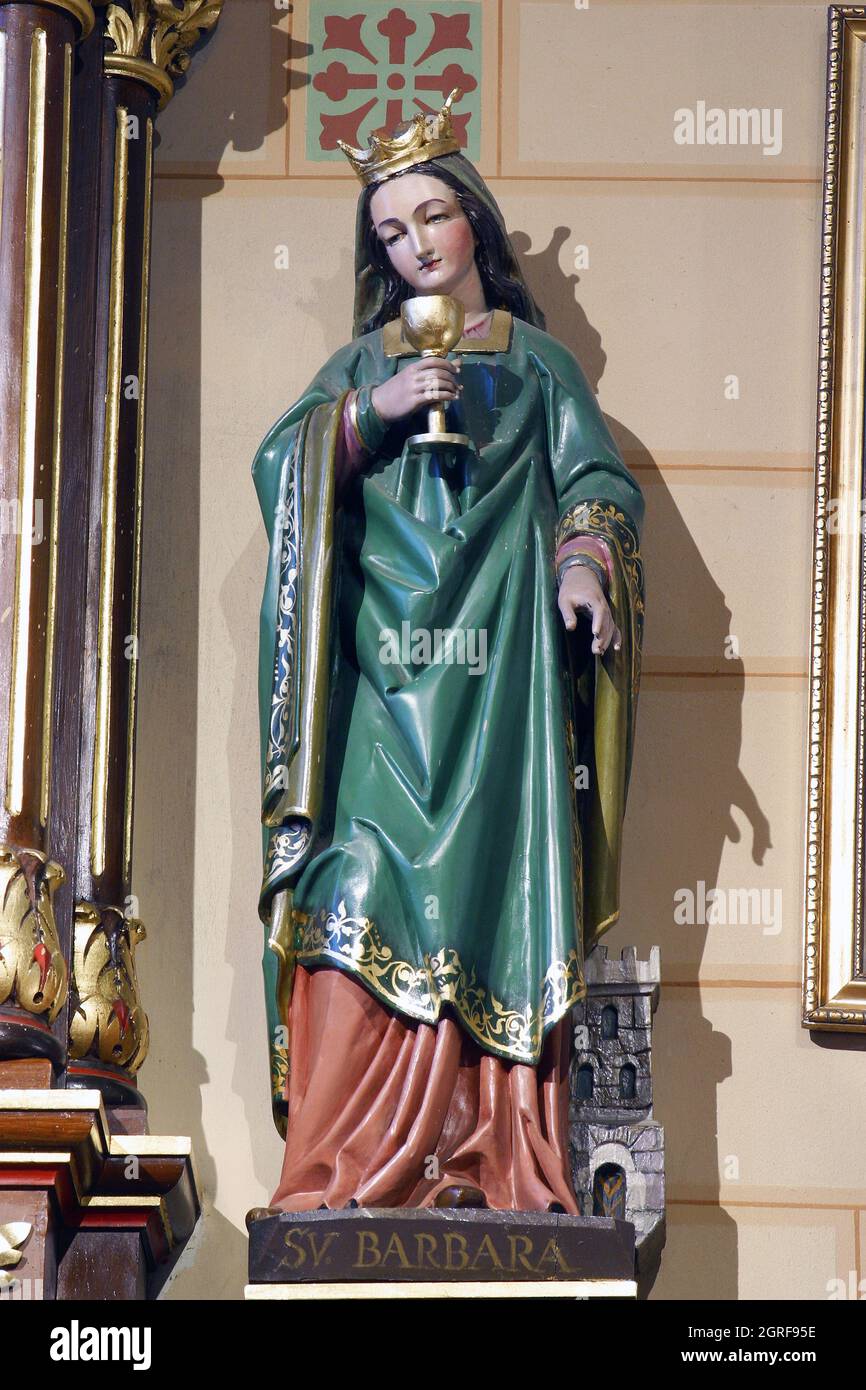 Sainte Barbara, statue sur l'autel de Saint Antoine de Padoue dans l'église paroissiale de l'Annonciation de la Vierge Marie à Velika Gorica, Croatie Banque D'Images