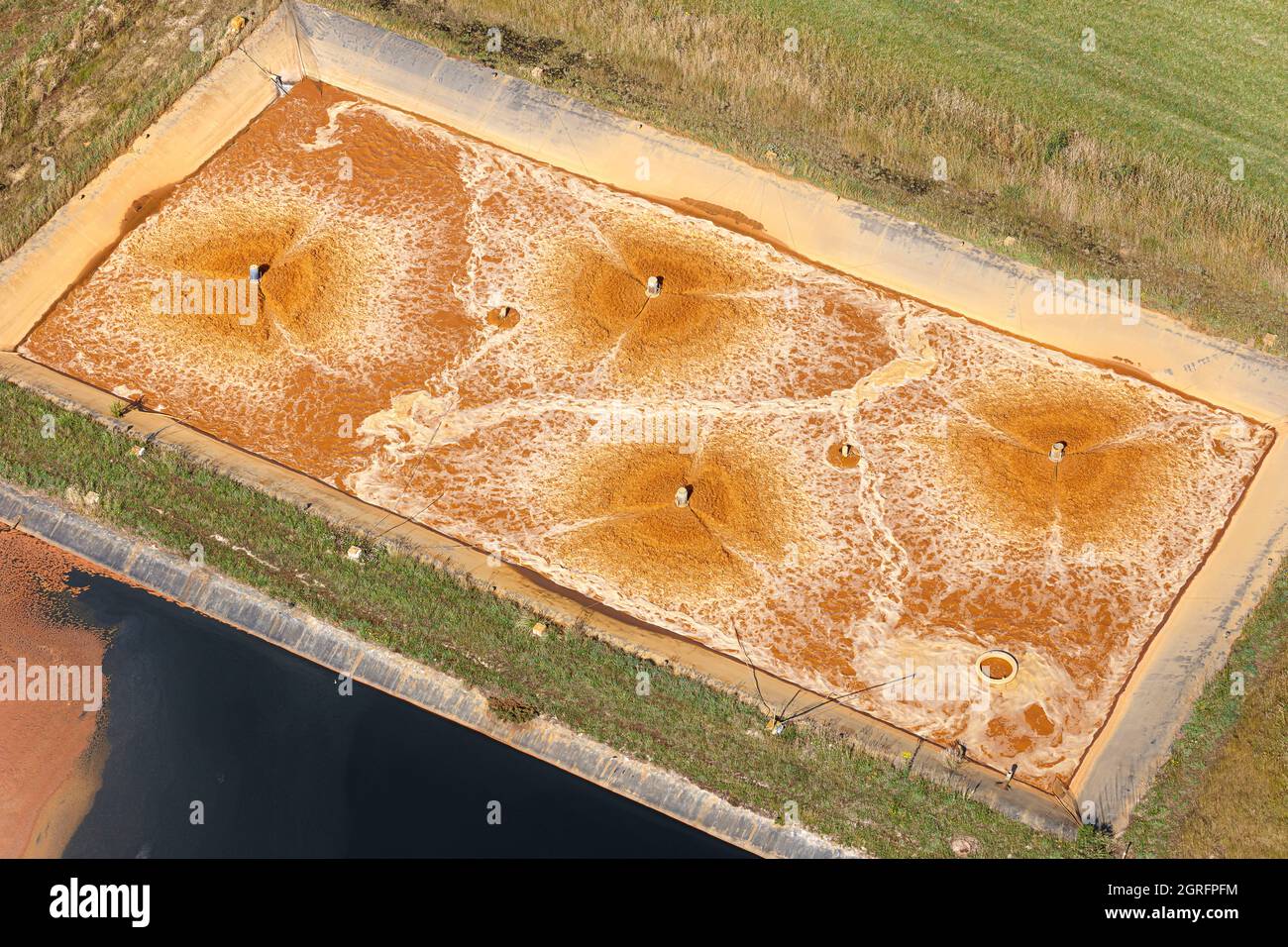 France, Vendée, Apremont, usine de traitement des eaux usées (vue aérienne) Banque D'Images