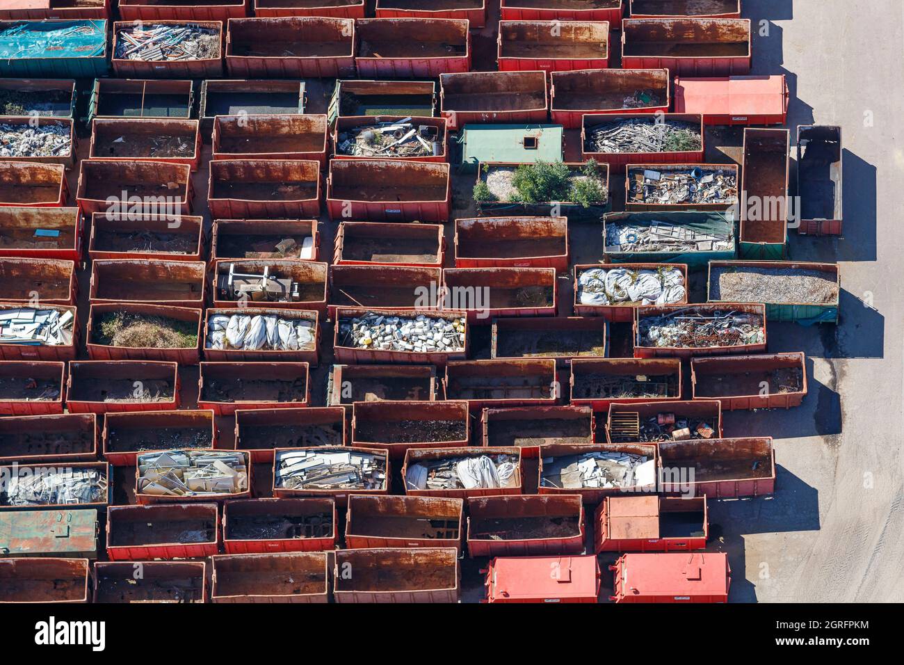 France, Vendée, Soullans, conteneurs à déchets (vue aérienne) Banque D'Images