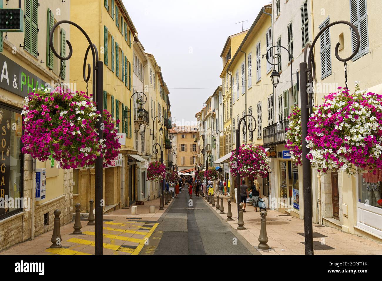 File:ANTIBES - Rue des Pecheurs 001.jpg - Wikimedia