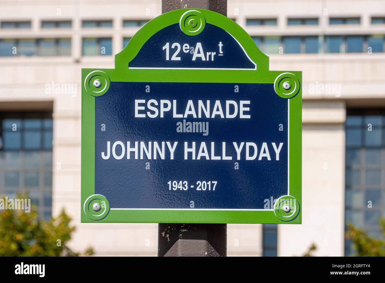 France, Paris, Esplanade Johnny Hallyday devant l'AccorHotels Arena,  panneau de rue Photo Stock - Alamy