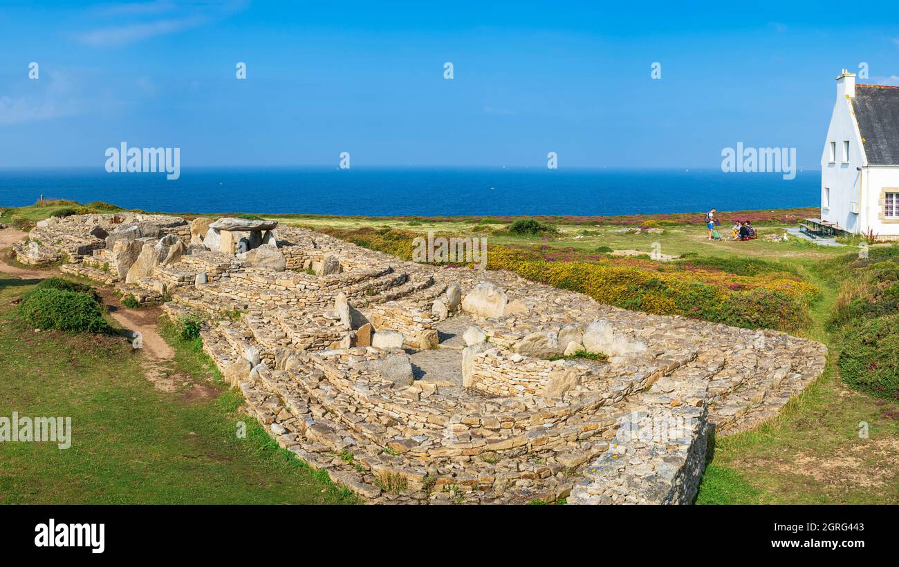 France, Finistère, Plouhinec, site préhistorique de Menez Dregan, nécropole mégalithique de la Pointe du Souc'h. Banque D'Images