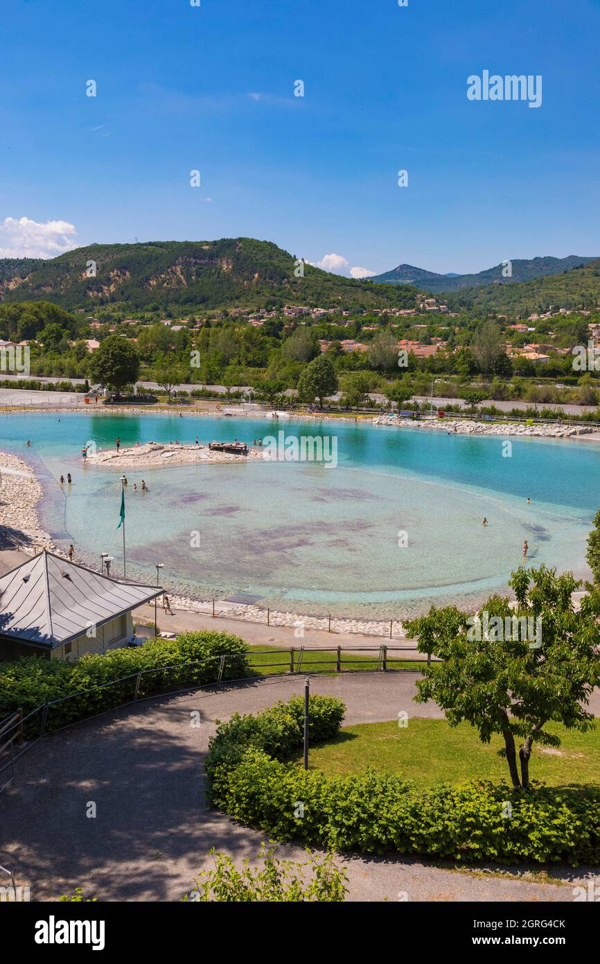 France, Alpes de haute Provence, Réserve géologique de haute Provence, digne -les-bains, plan d'eau de Ferréols Photo Stock - Alamy