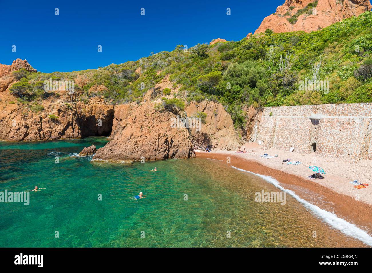 France, Var, Corniche de l'Esterel ou corniche d'Or, Saint Raphaël, le Trayas, calanque de Saint-Barthelemy Banque D'Images