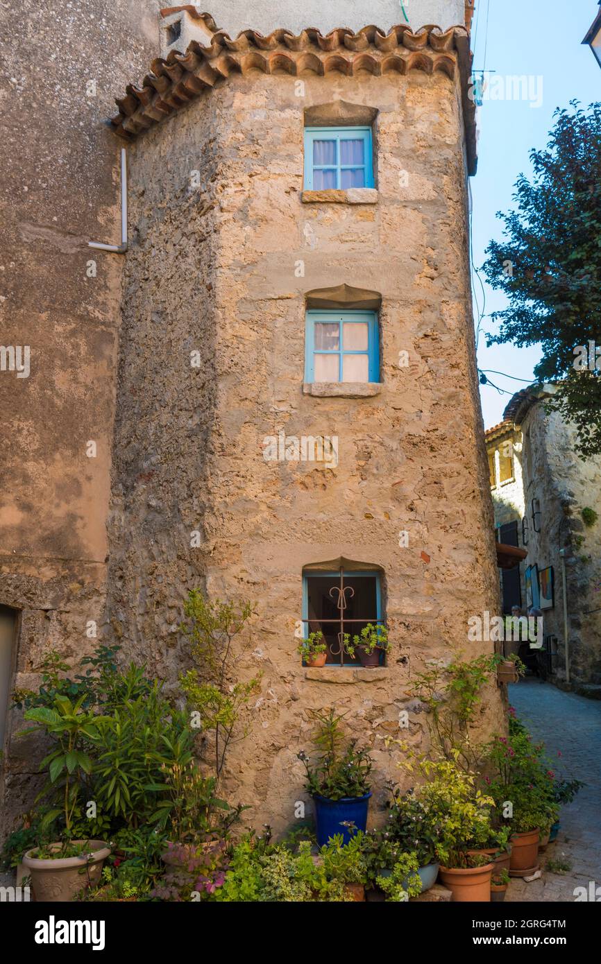 France, Var, Tourtour, village dans le ciel, étiqueté les plus Beaux villages de France (les plus beaux villages de France), la plus petite maison de trois étages de France (9m2) Banque D'Images