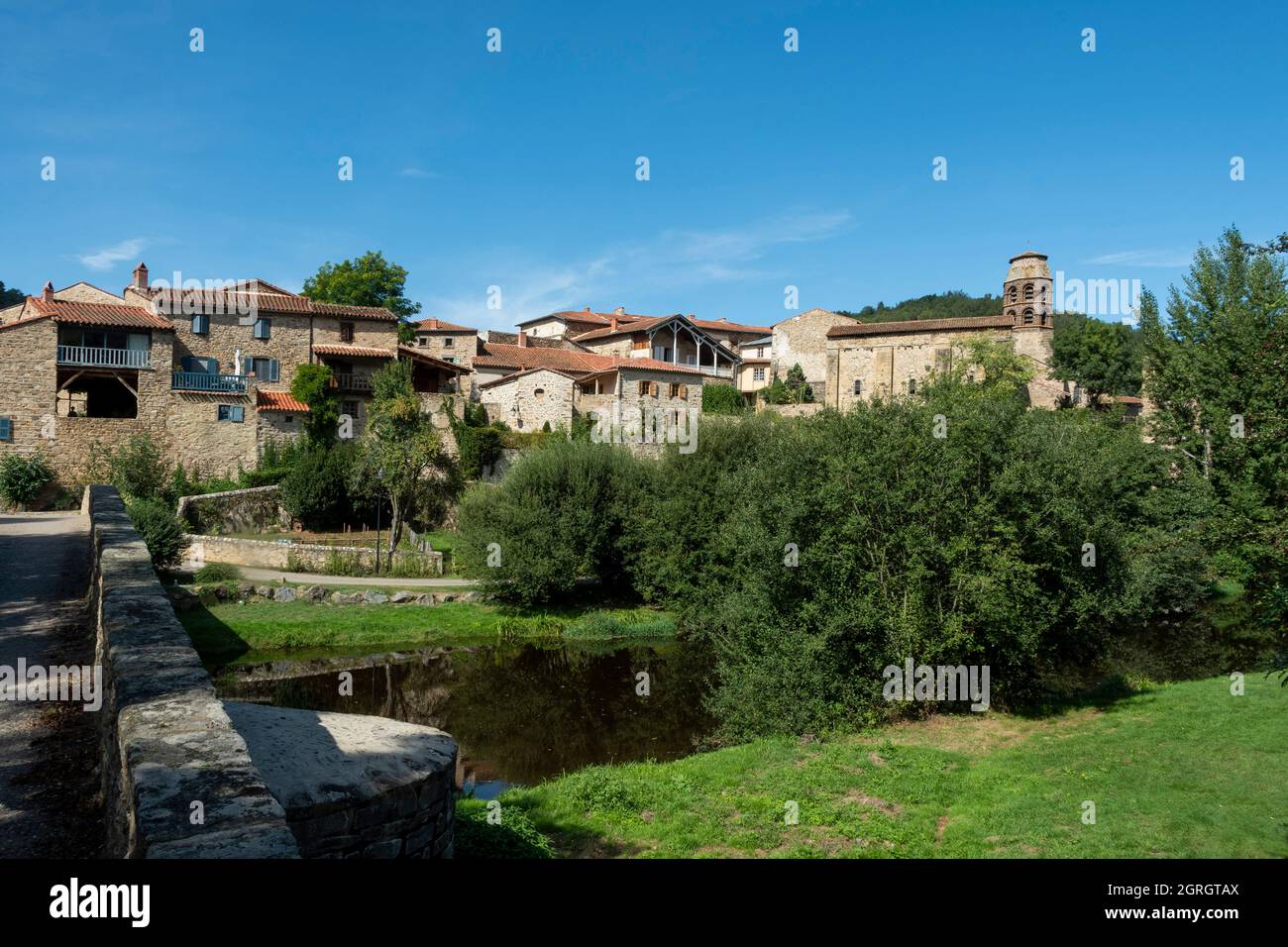 Vue sur le village de Lavaudieu, étiqueté les plus Beaux villages de France, département de la haute Loire, Auvergne Rhône Alpes, France Banque D'Images