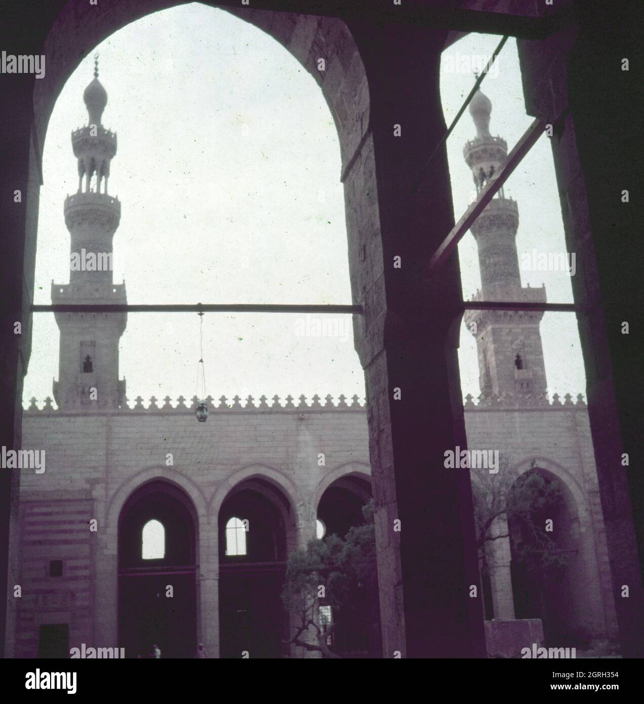 In der Al-Rifai-Moschee à Kairo, Ägitten 1955. Intérieur de la mosquée A-Rifai au Caire, Égypte 1955. Banque D'Images