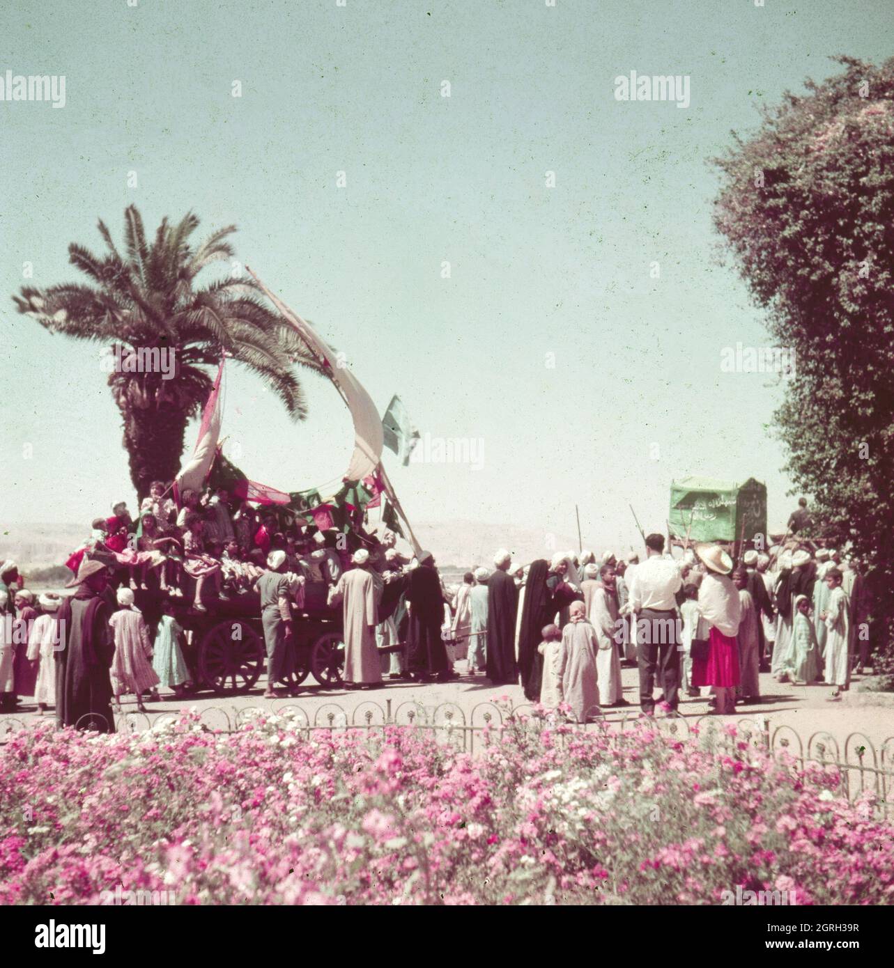 Prozession BEI einem Patronatsfest eines Dorfheiligen BEI Sohag, Ägitten 1955. Cortege sur un festin pour un village saint près de Sohag, Egypte 1955. Banque D'Images